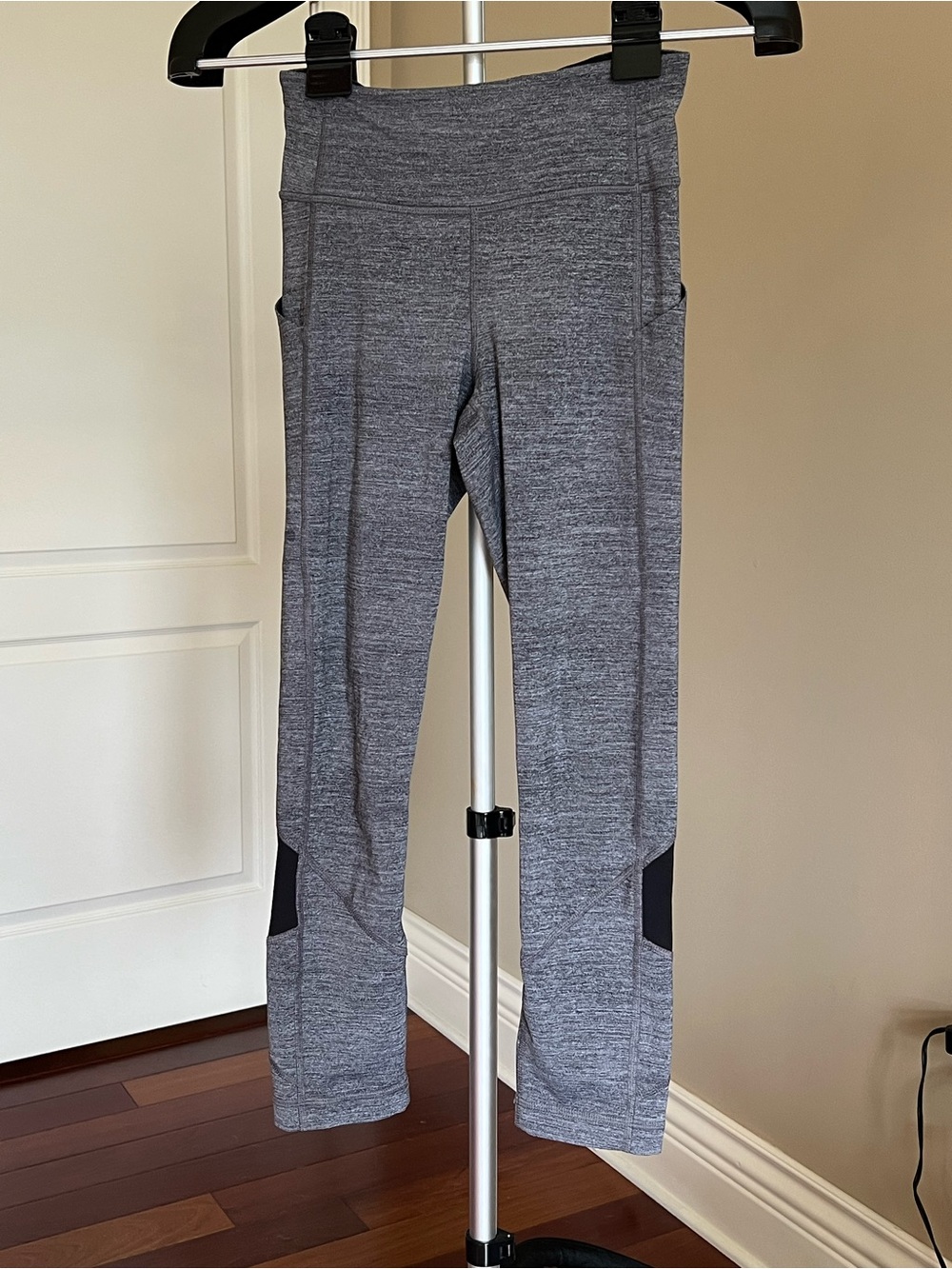 Lululemon Speed Up Crop Leggings 2 Grey Space Dye Black Pockets Size 2 - Picture 1 of 4
